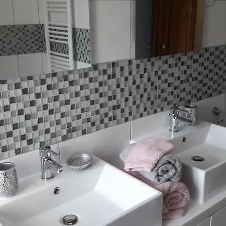 Maini Et Chambres D ' Hotes Guest house Laurens