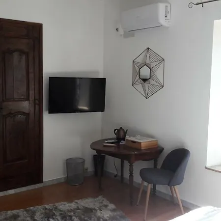 Maini Et Chambres D ' Hotes * Laurens