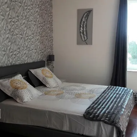 Maini Et Chambres D ' Hotes Guest house *
